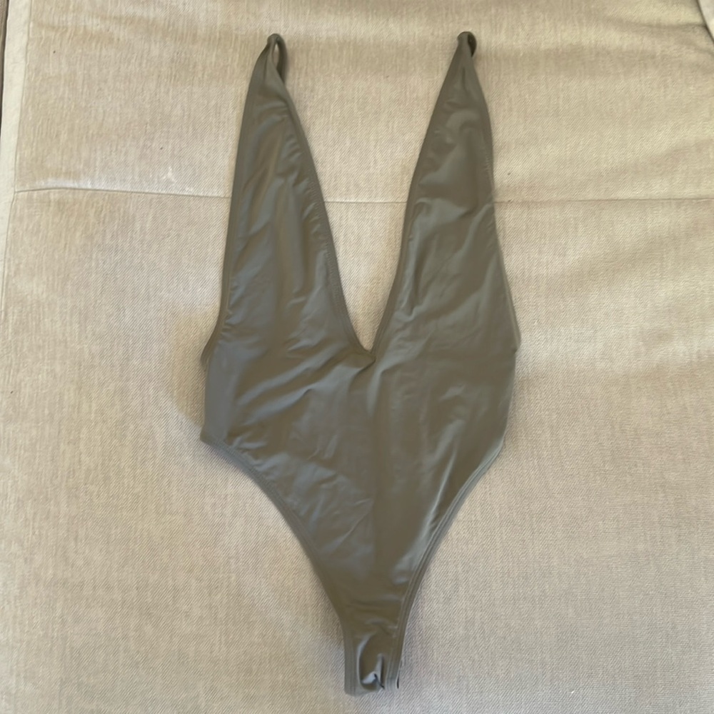Dippin Daisy’s Olive One Piece S